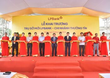 Khai trương chuỗi showroom bán lẻ