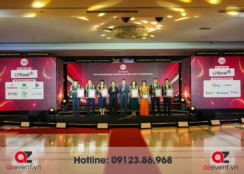 Tổ chức team building