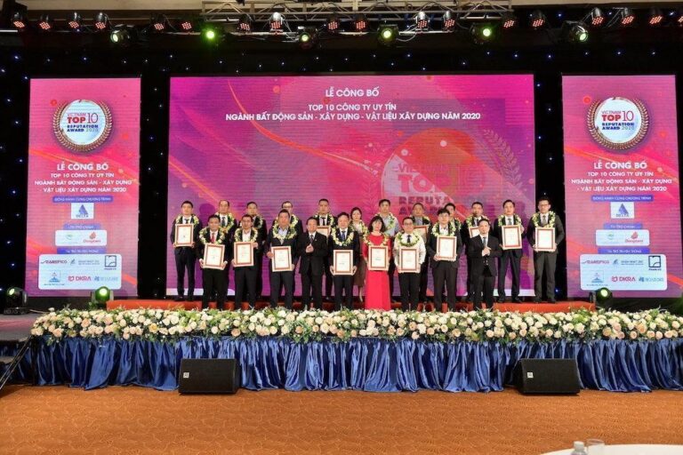 Lễ công bố Top 500 Doanh nghiệp tăng trưởng nhanh nhất Việt Nam năm 2020